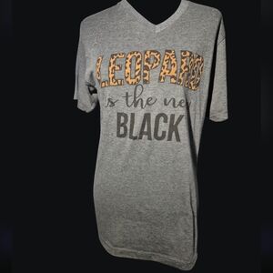 Leopard Print Graphic V-Neck T-Shirt Tultex Grey Size Medium